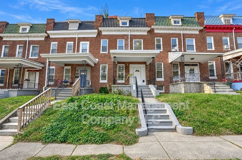 2908 Hilldale Ave - Photo 2 of 30