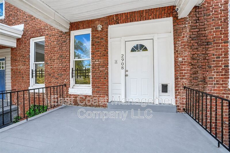 2908 Hilldale Ave - Photo 4 of 30