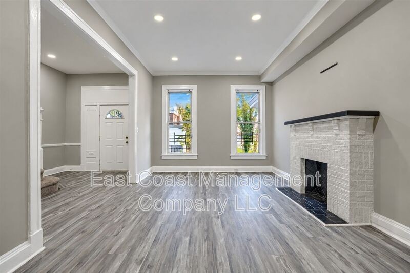 2908 Hilldale Ave - Photo 6 of 30