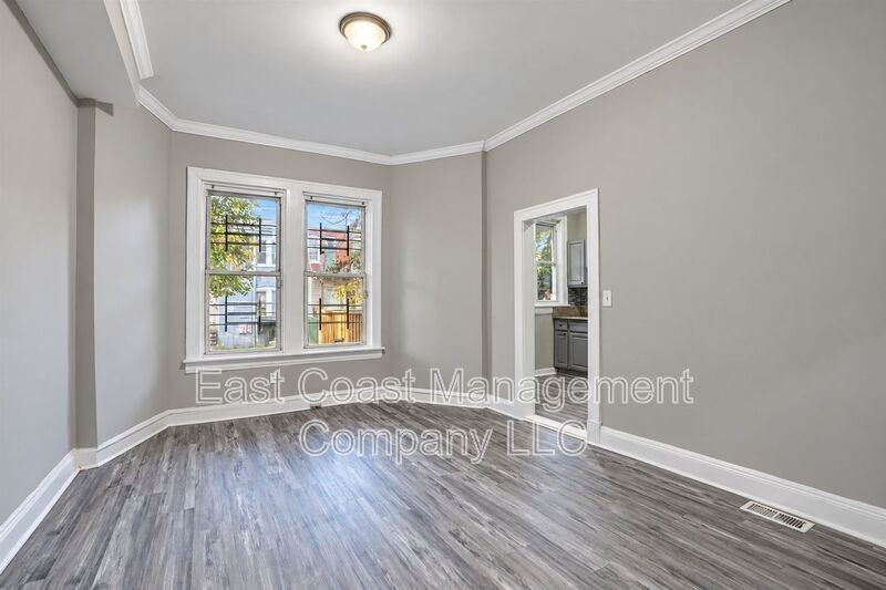 2908 Hilldale Ave - Photo 7 of 30