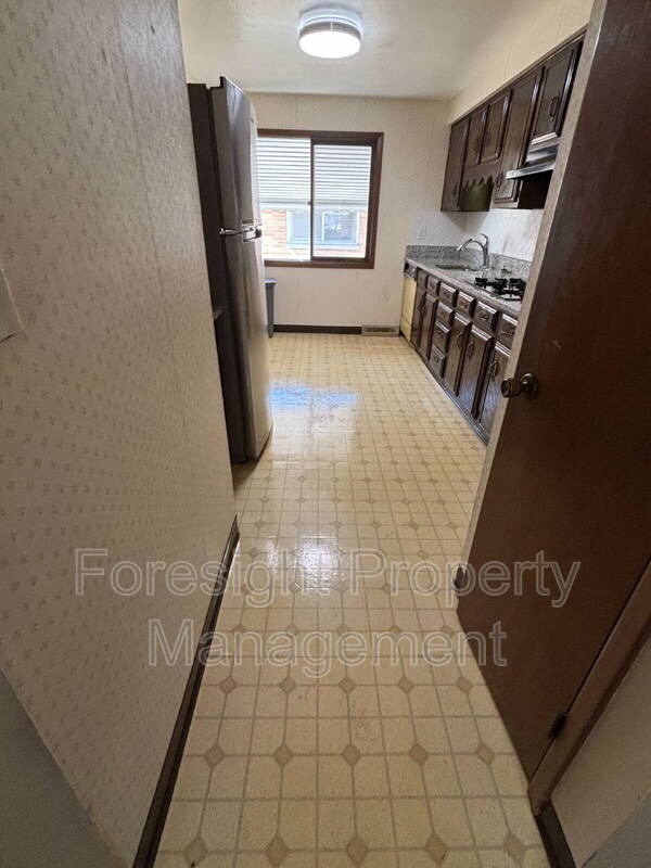 20651 Lake Shore Blvd - Photo 4 of 14