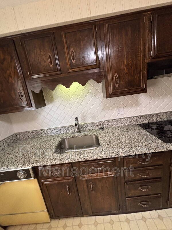 20651 Lake Shore Blvd - Photo 5 of 14