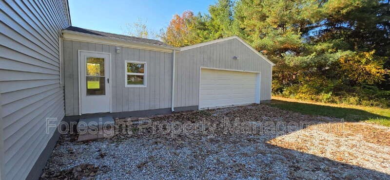 14168 Fancher Rd - Photo 4 of 35