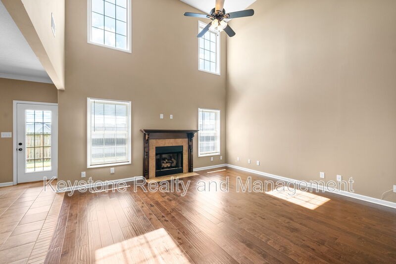 1016 Thrasher Dr - Photo 4 of 16