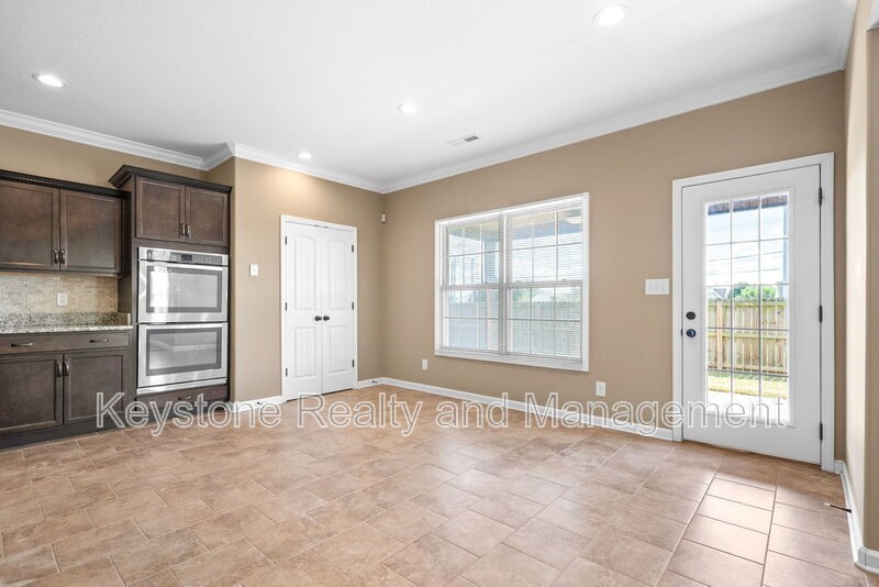 1016 Thrasher Dr - Photo 6 of 16