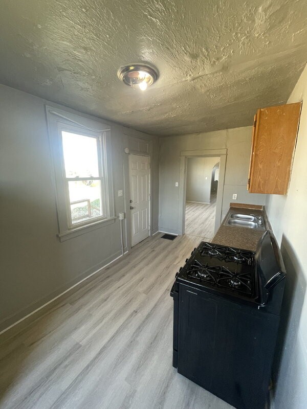 902 Union Ave - Photo 3 of 22