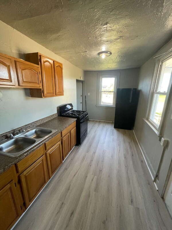 902 Union Ave - Photo 5 of 22