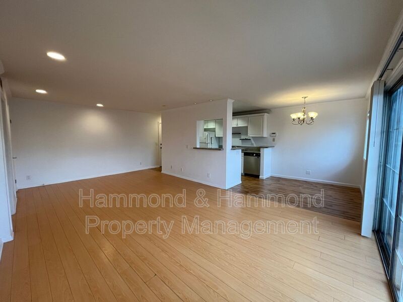 21529 Saticoy St #109 - Photo 3 of 18