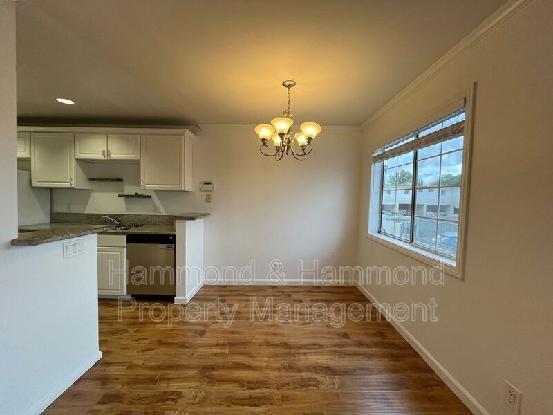 21529 Saticoy St #109 - Photo 4 of 18