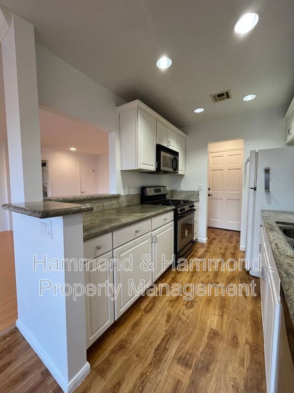21529 Saticoy St #109 - Photo 7 of 18