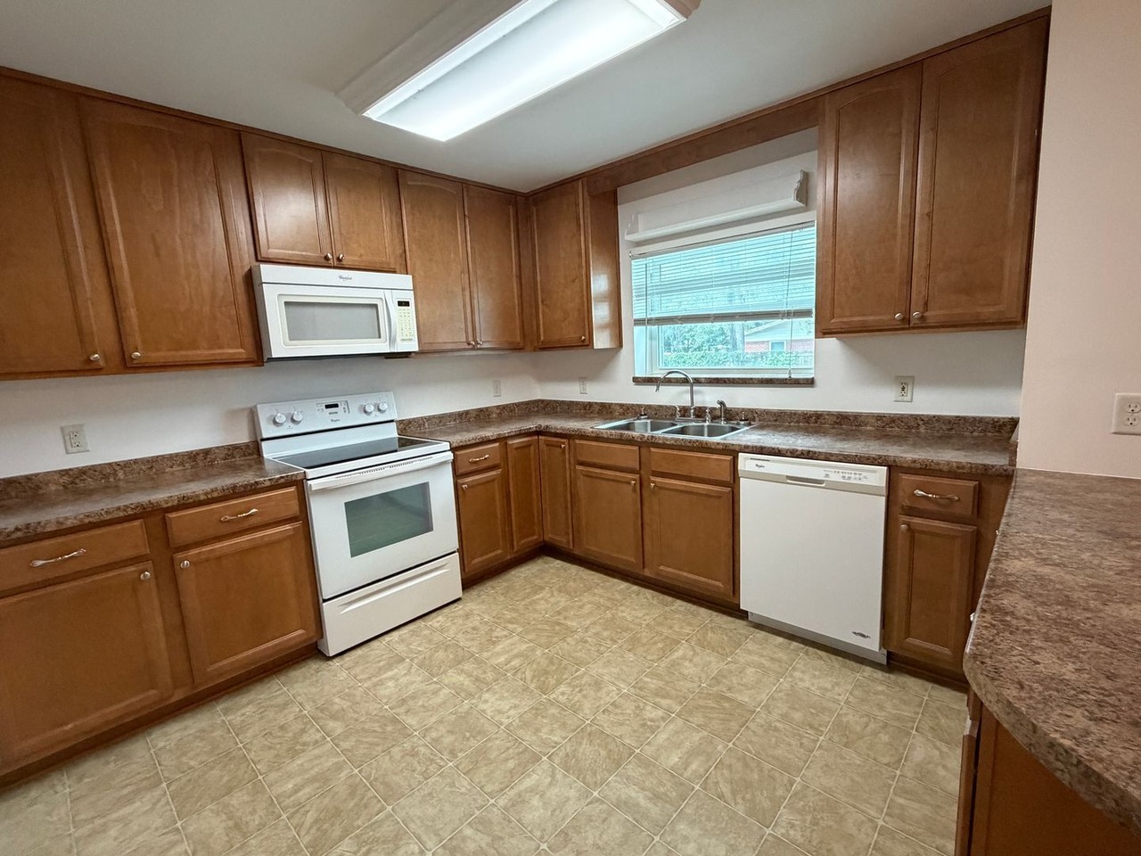 1327 Dover Rd - Photo 3 of 16