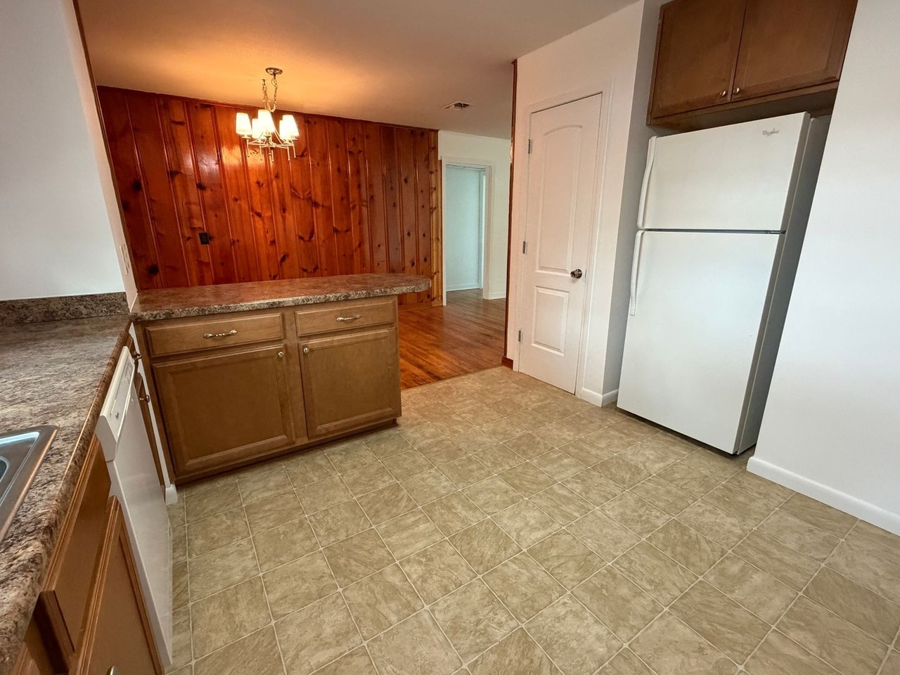 1327 Dover Rd - Photo 4 of 16