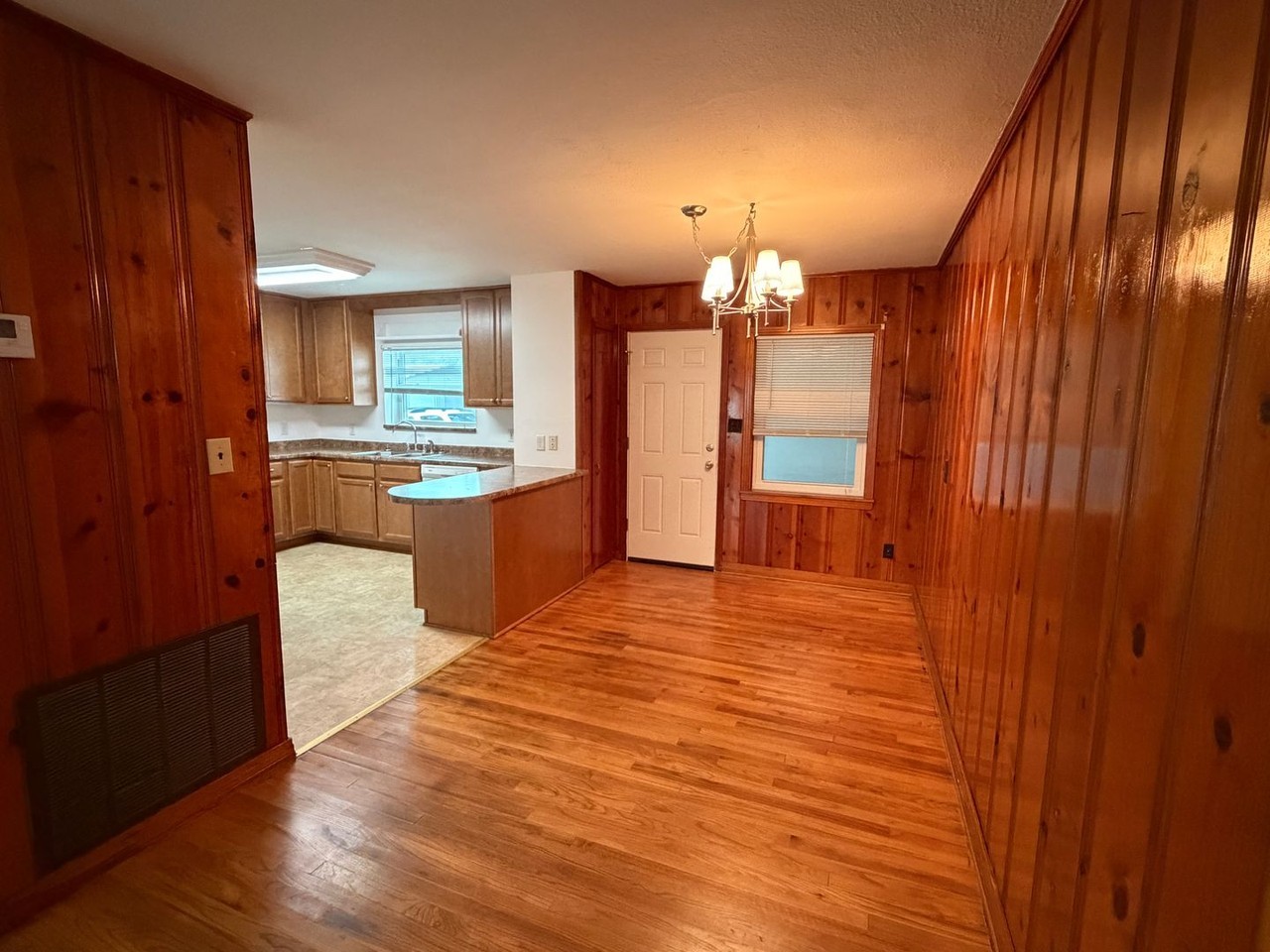 1327 Dover Rd - Photo 5 of 16