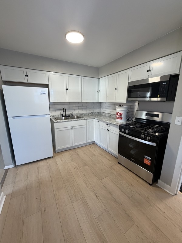 16700 Glenpark Ave - Photo 3 of 10