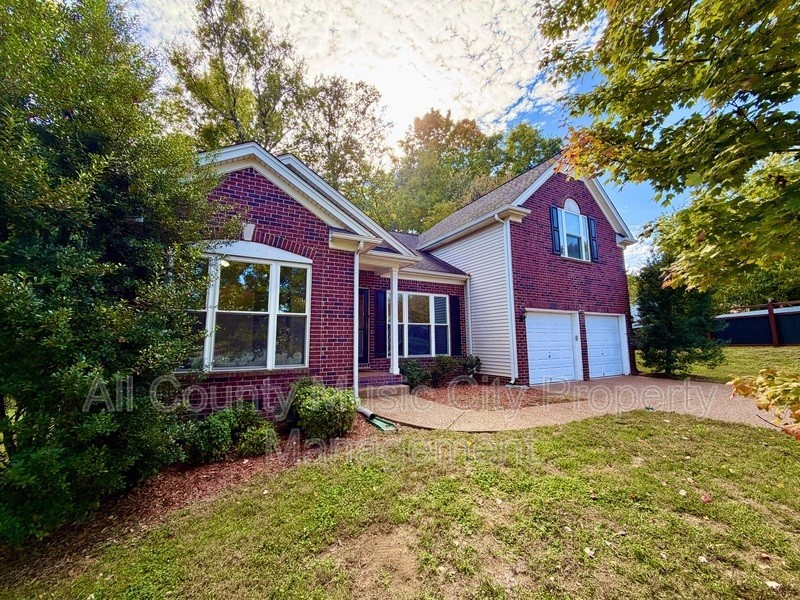 1502 Rennie Cir - Photo 2 of 15