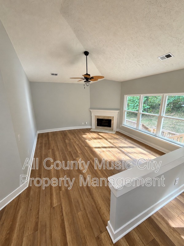 1502 Rennie Cir - Photo 3 of 15