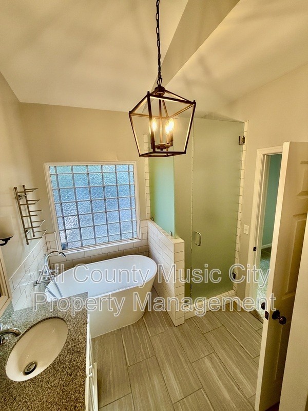 1502 Rennie Cir - Photo 7 of 15