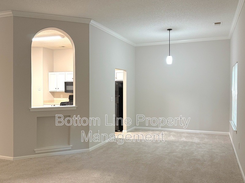1020 Stinson Glen Ln - Photo 5 of 21