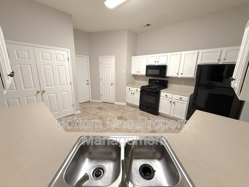 1020 Stinson Glen Ln - Photo 6 of 21