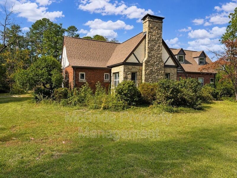 1833 Kissingbower Rd - Photo 2 of 25