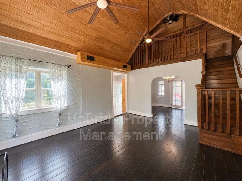 1833 Kissingbower Rd - Photo 5 of 25