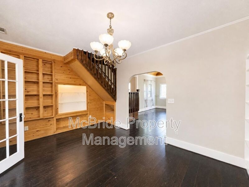 1833 Kissingbower Rd - Photo 6 of 25
