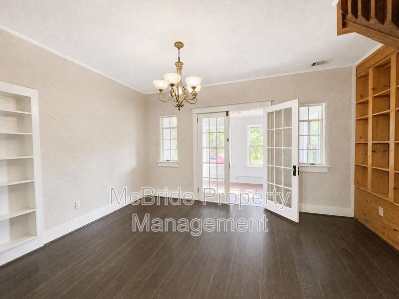 1833 Kissingbower Rd - Photo 7 of 25