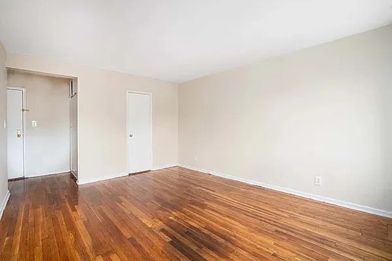 221-56 90th Ave #3D - Photo 2 of 6