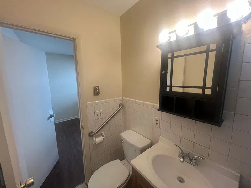 868 W Boylston St #4 - Photo 5 of 11