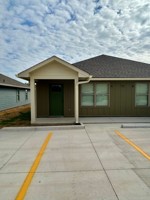 featured image of 713 W 12th St