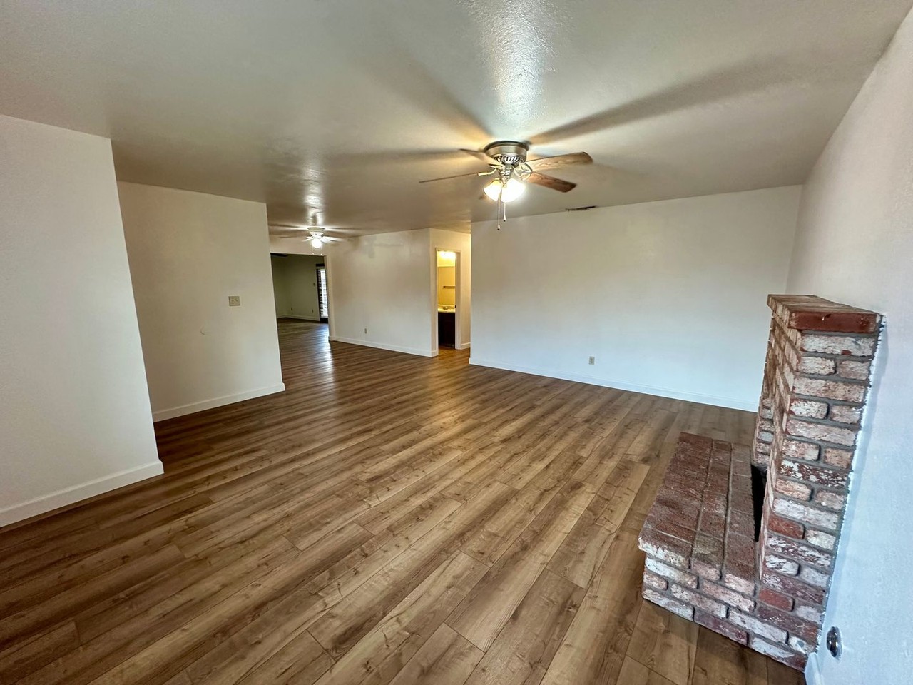 660 E Zeering Rd - Photo 3 of 23