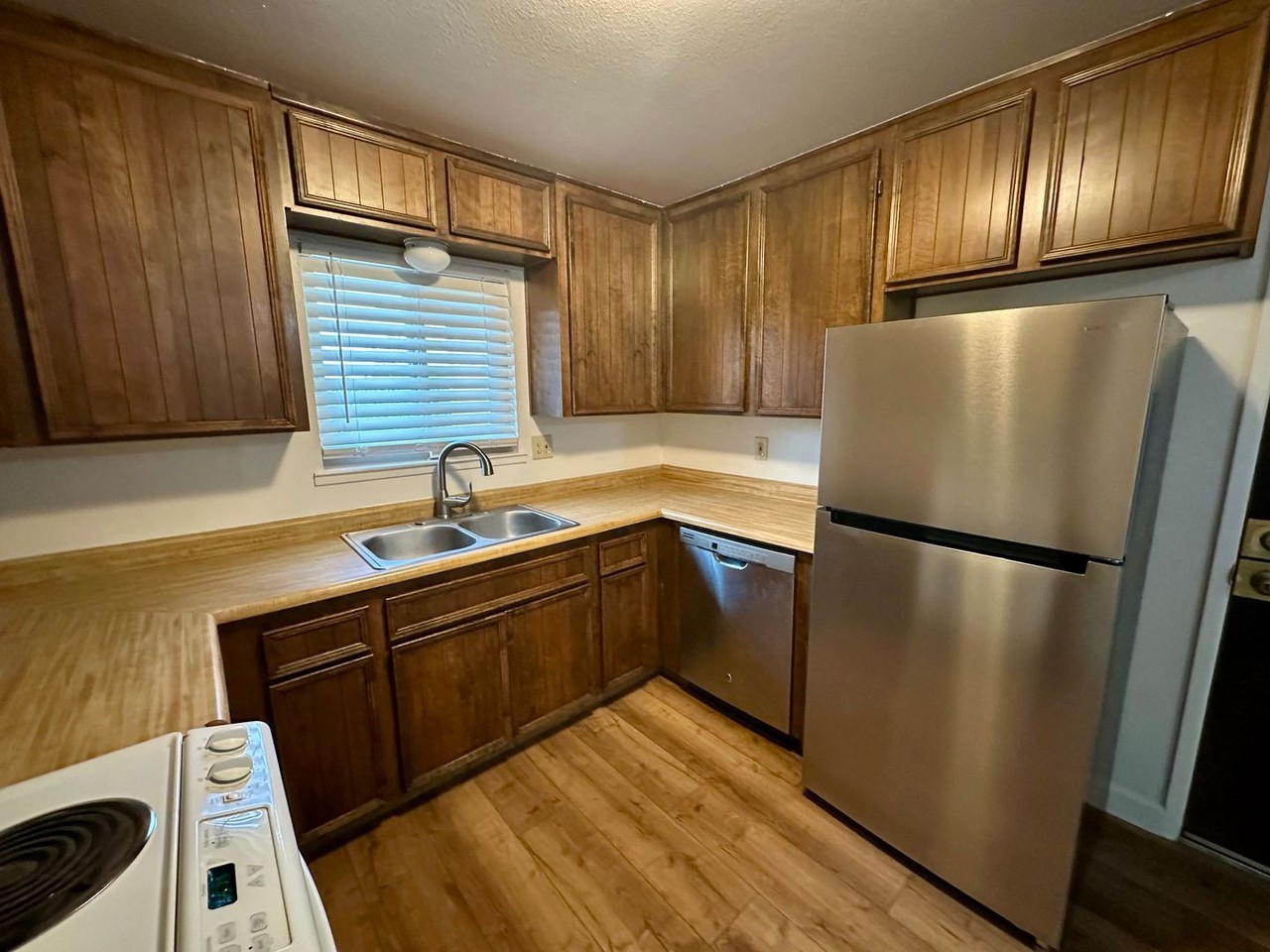660 E Zeering Rd - Photo 5 of 23
