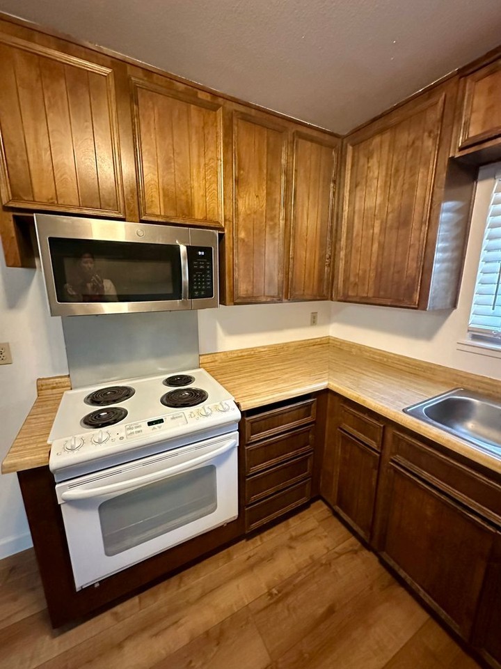 660 E Zeering Rd - Photo 6 of 23