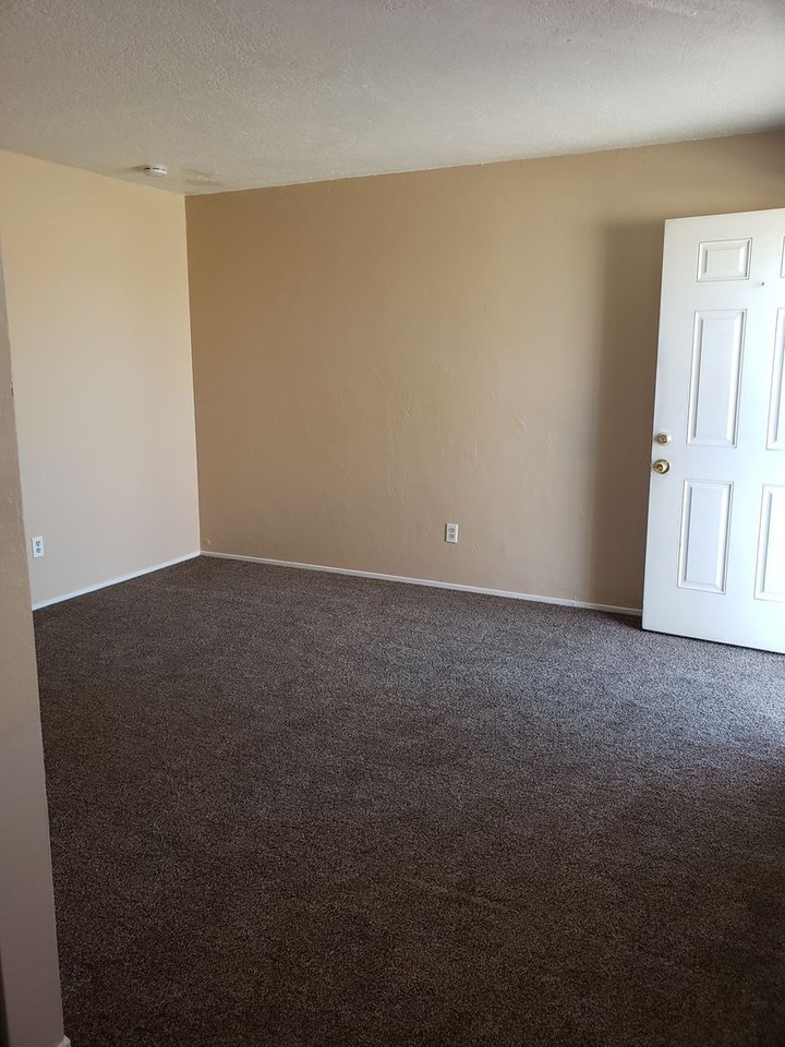 9929 Rosedale Hwy #B - Photo 7 of 9