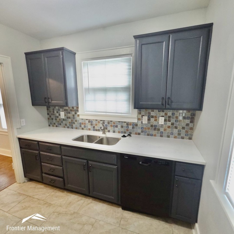 1843 Anderson Ave - Photo 3 of 14