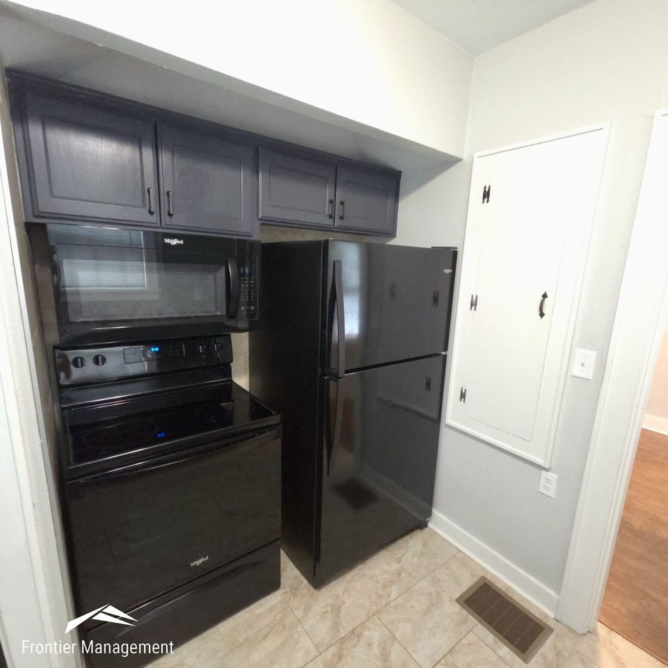 1843 Anderson Ave - Photo 4 of 14