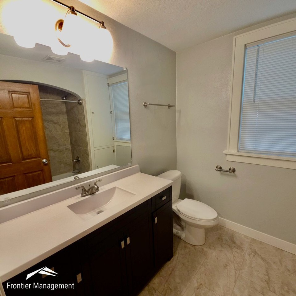 1843 Anderson Ave - Photo 6 of 14