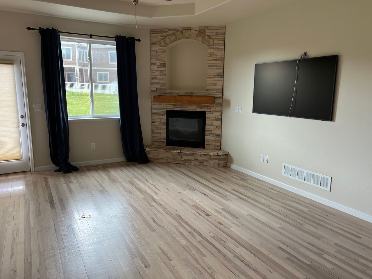 1100 White Water Ct - Photo 4 of 14