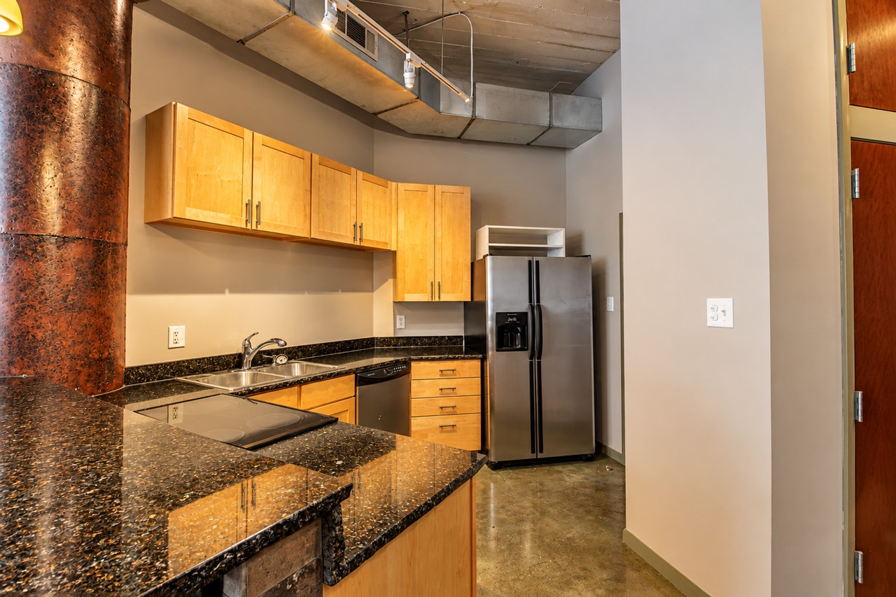 701 N 15th St #506W - Photo 7 of 16