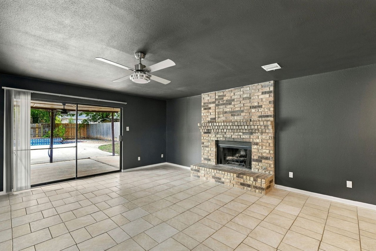 302 Applewood Dr - Photo 7 of 19