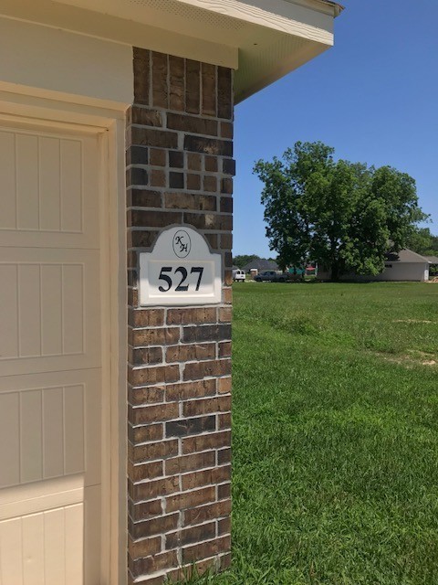 527 Wellshire Dr - Photo 2 of 11