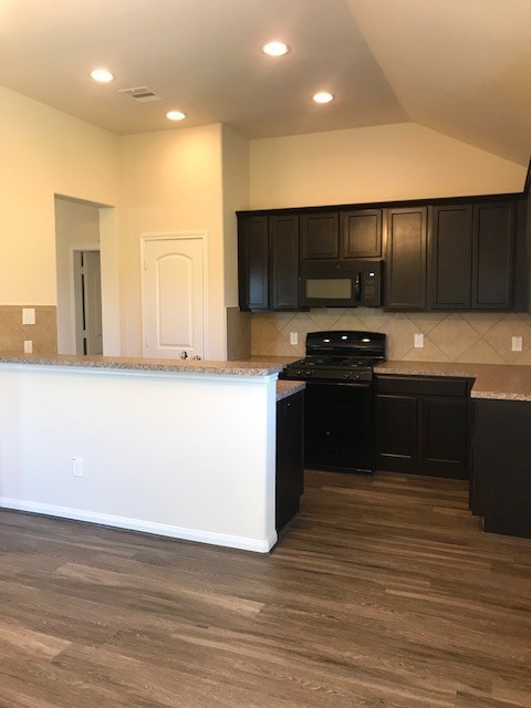 527 Wellshire Dr - Photo 3 of 11