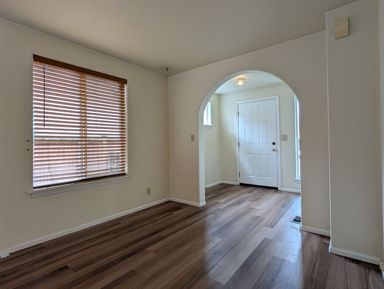1154 W 27th Pl - Photo 4 of 24