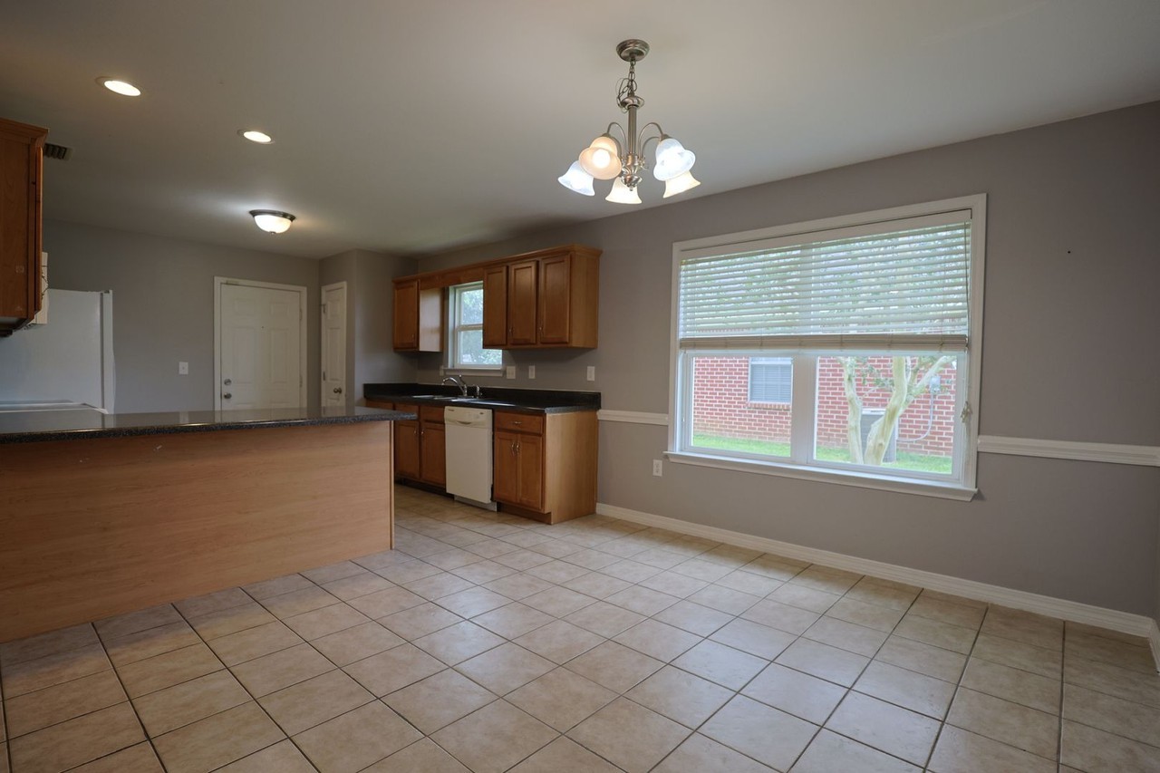25865 Argonne Dr - Photo 3 of 12