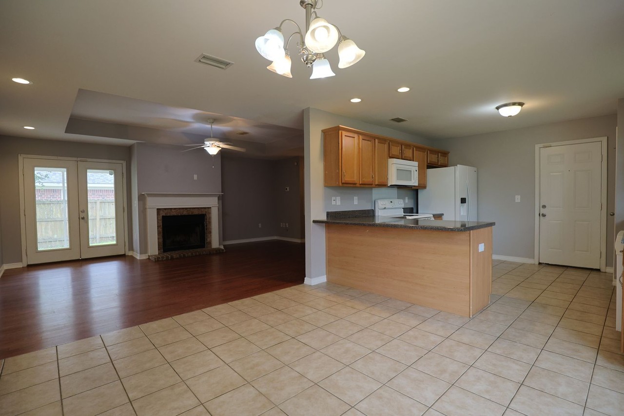 25865 Argonne Dr - Photo 4 of 12