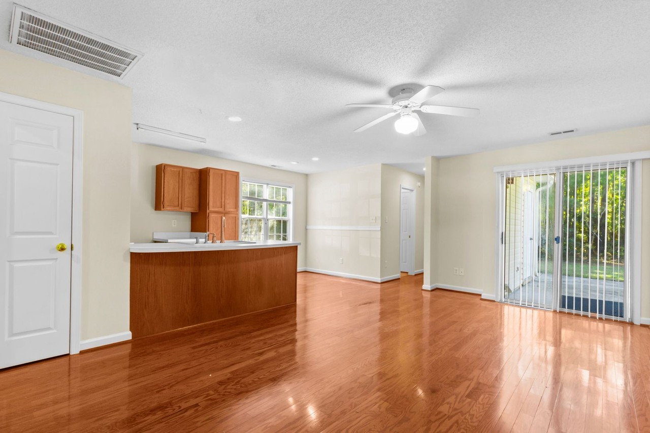 219 Tobiano Dr - Photo 4 of 15