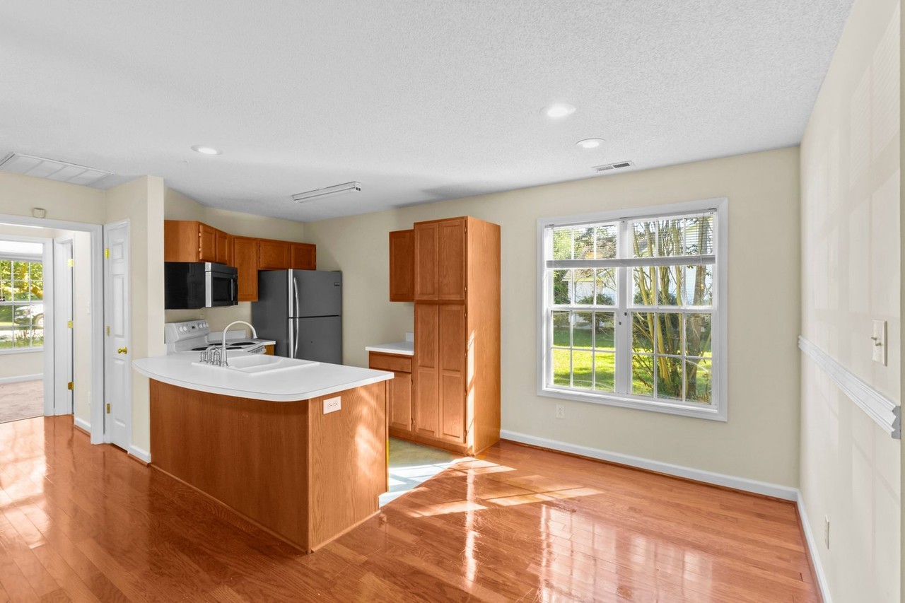 219 Tobiano Dr - Photo 6 of 15