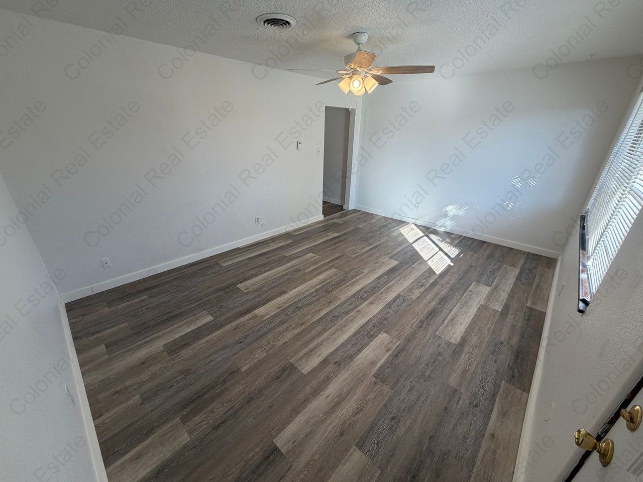 318 E 9th St - Photo 2 of 8