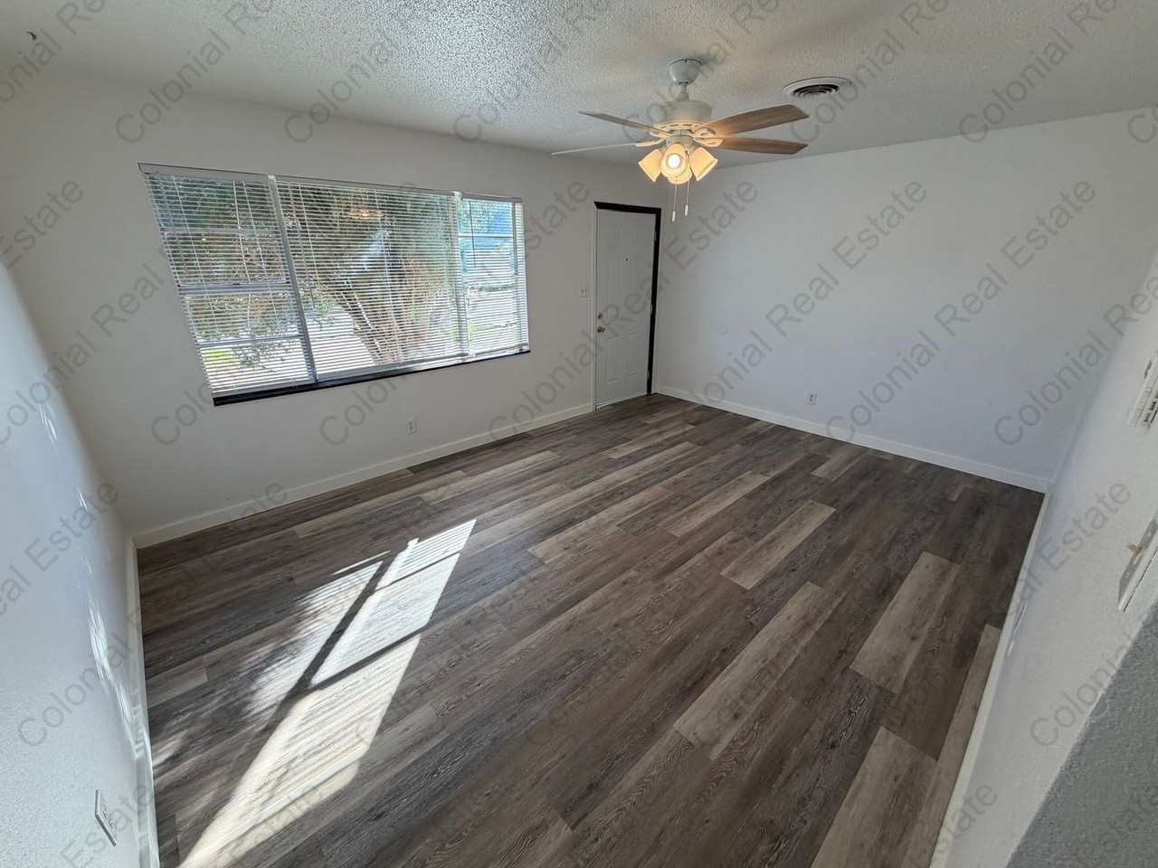 318 E 9th St - Photo 3 of 8