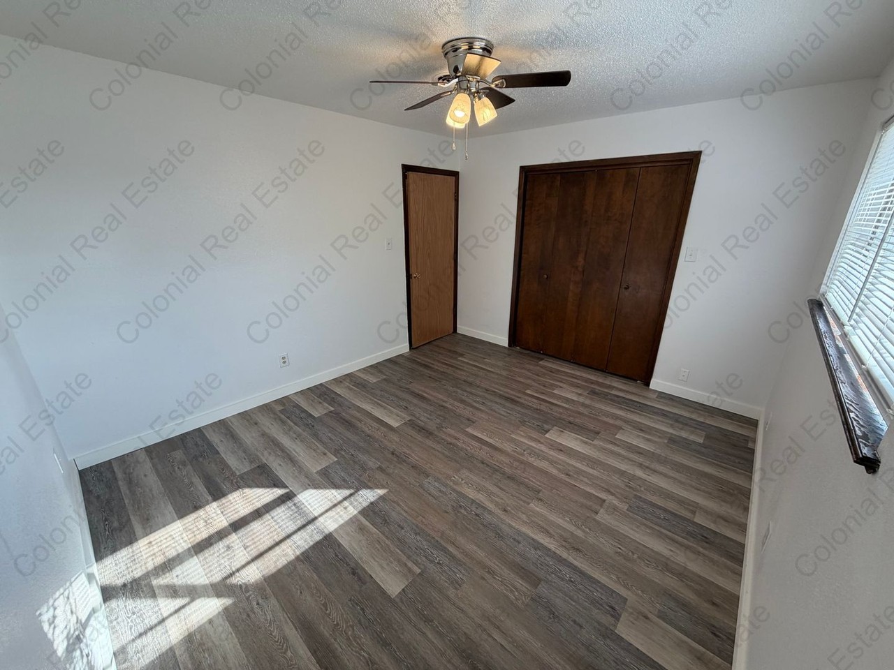 318 E 9th St - Photo 7 of 8